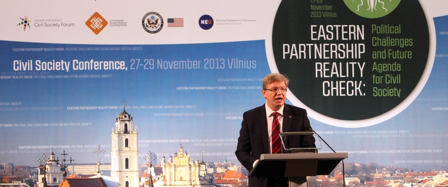 The Eastern Partnership: The road from Vilnius leads to ...? The Eastern Partnership: The road from Vilnius leads to ...?